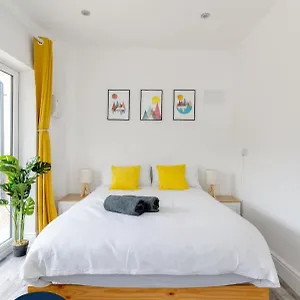Flatzy - Charming Garden Annexe In Aigburth With Kitchenette Apartment