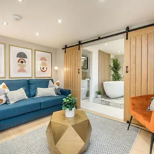Host & - The Georgian Coach House 1 Holiday home
